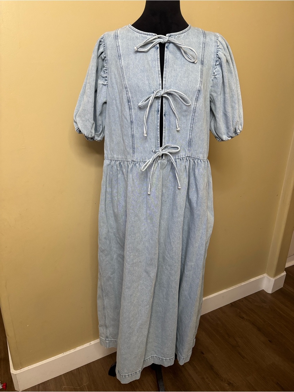 Divided H&M tie front light midi denim dress